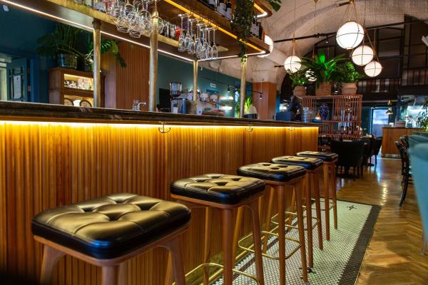 Küchenunterschrankleuchte in silber eloxiert erleichtert Arbeiten